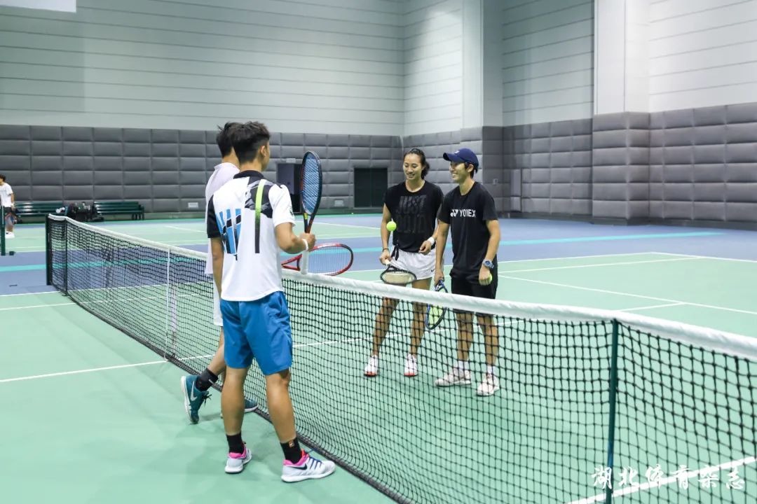 “她铁”比赛鼓励女性参与铁人三项运动