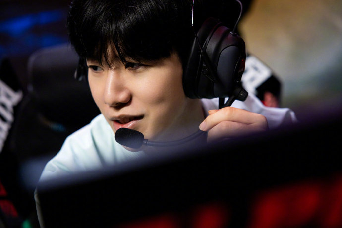 联与防守换 联与防守换